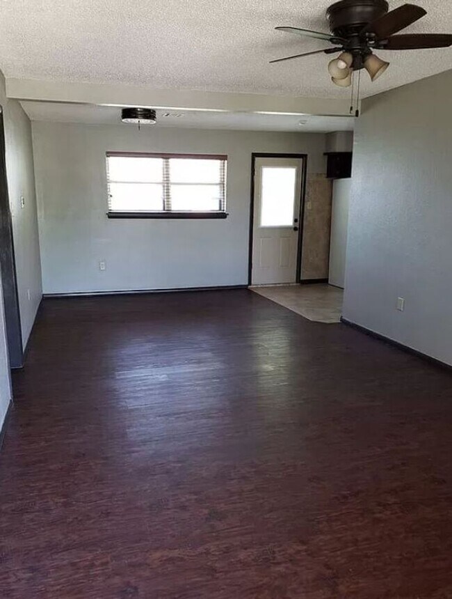 Building Photo - 4051 SE Bedford Dr