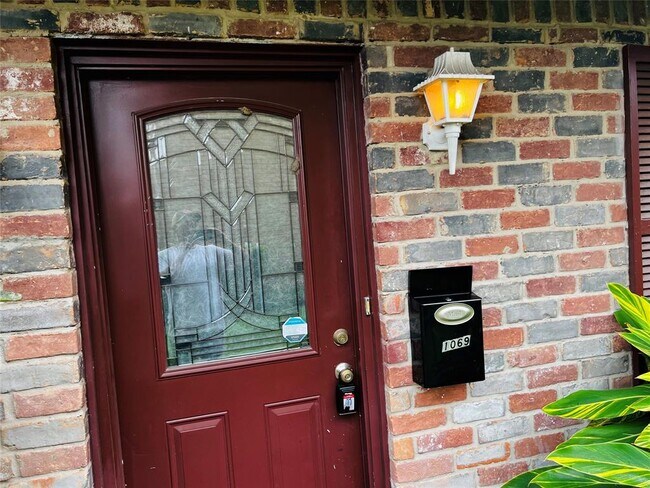 Foto del edificio - 1069 Willow Oaks Cir