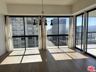 Building Photo - 10790 Wilshire Blvd