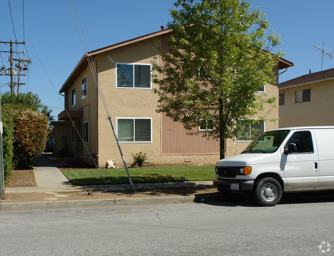 Primary Photo - 671 La Grande Dr