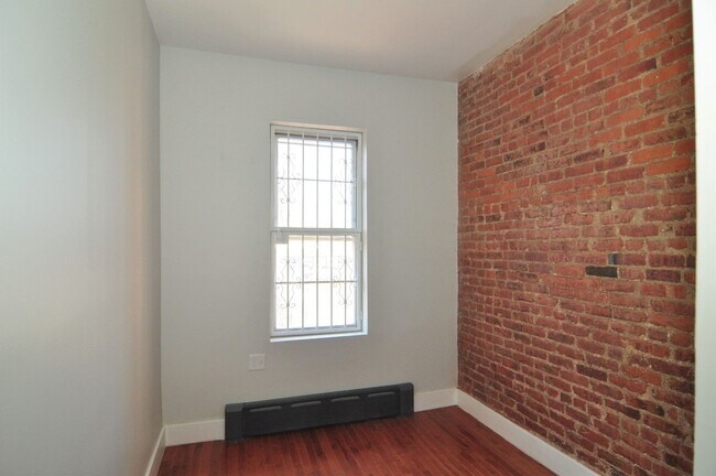 Foto del edificio - 506 E 188th St