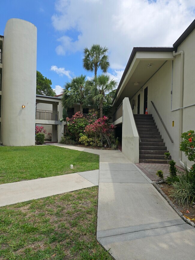 Foto del edificio - 2326 S Cypress Bend Dr