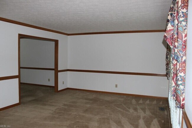 Foto del edificio - Call Sabrina Thomas Office at 757-767-0767 for more information