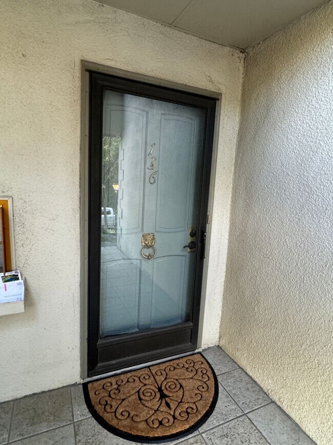 Building Photo - Cross Creek 3 Bedroom Garden Townhome for ...