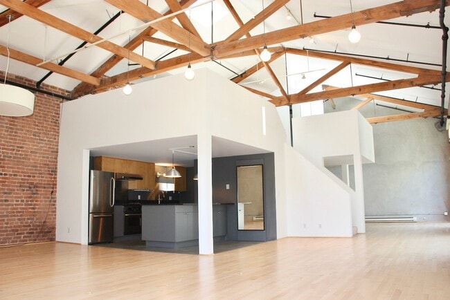 Building Photo - 461 2nd St