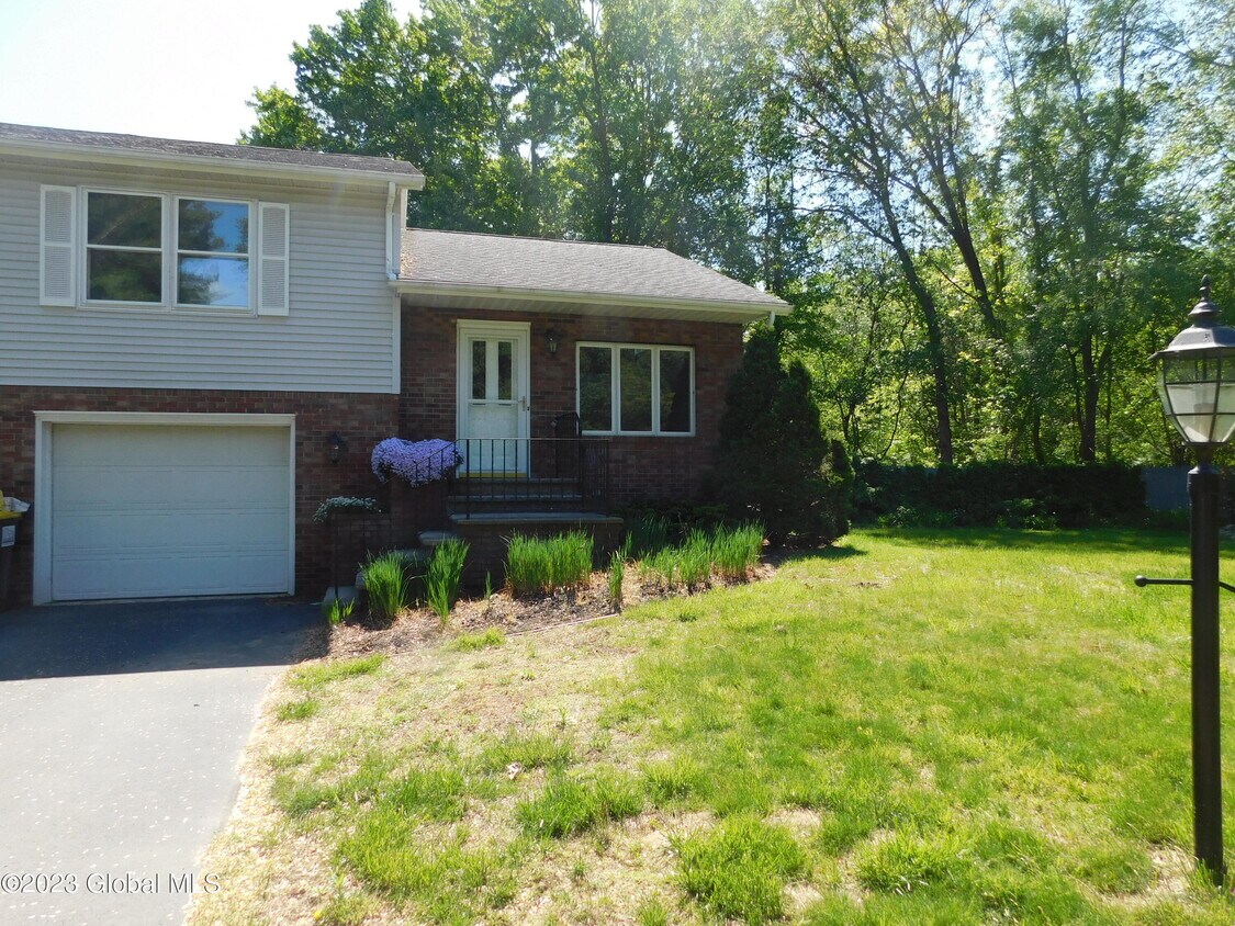 Foto principal - 152 Woodin Rd
