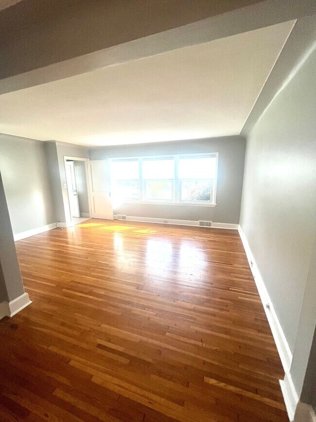 Foto del edificio - 1913-1915 Woodland Ave