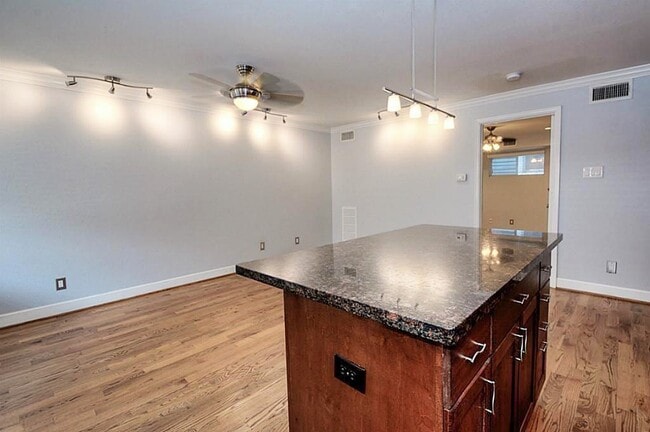 Foto del edificio - 1447 Heights Blvd