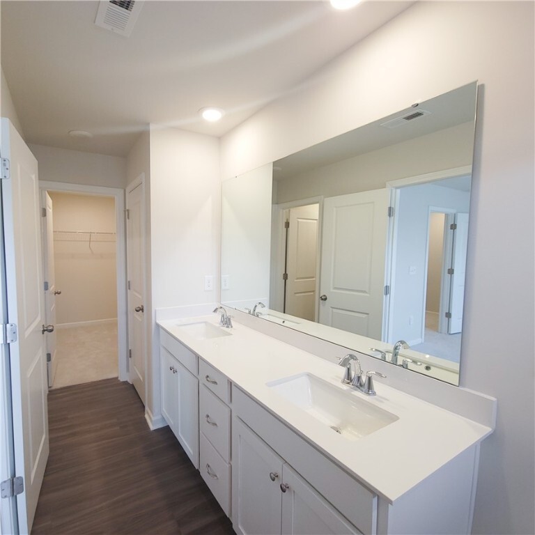 Foto del edificio - 545 Brasstown Ct