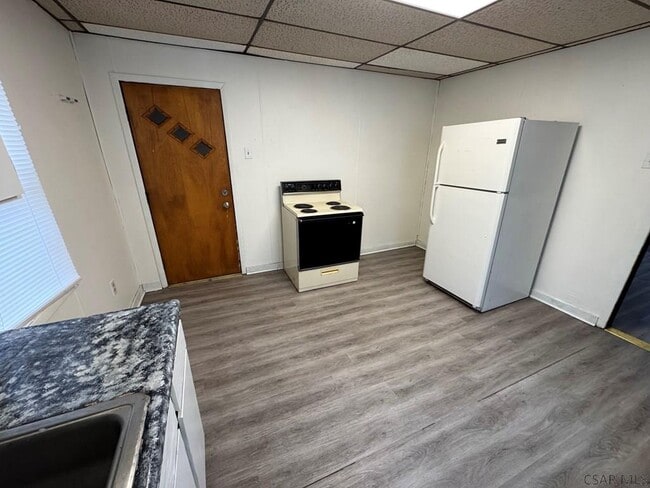 Foto del edificio - 530 Naylor Rd