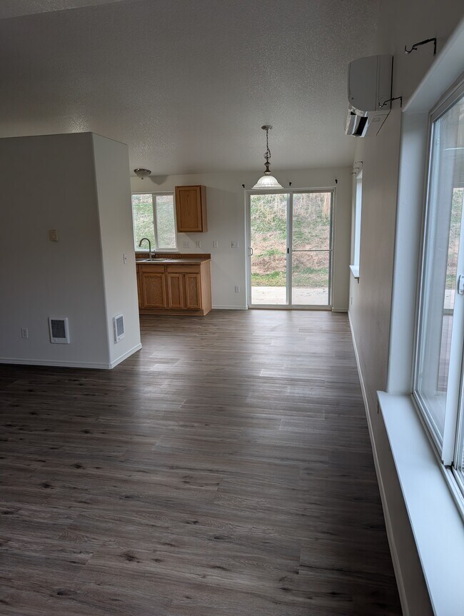 Building Photo - 790 SE Kierra Pl