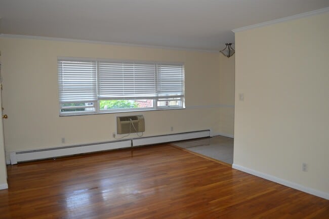 Building Photo - 420 Sheridan Pl