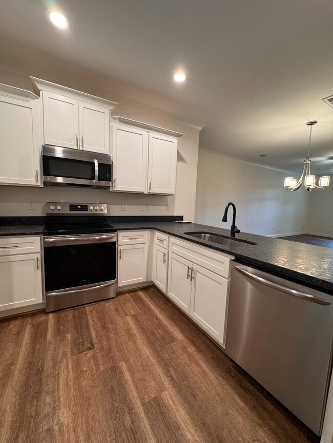 Foto del edificio - 4 BEDROOMS. 3 BATHS. TRAVELERS REST.