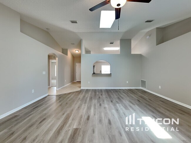Building Photo - 11 Pinell Ln