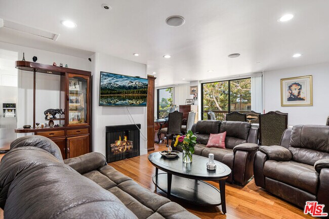 Building Photo - 15515 W Sunset Blvd