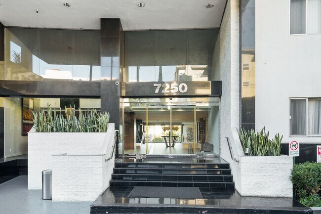 Foto del edificio - 7250 Franklin Ave