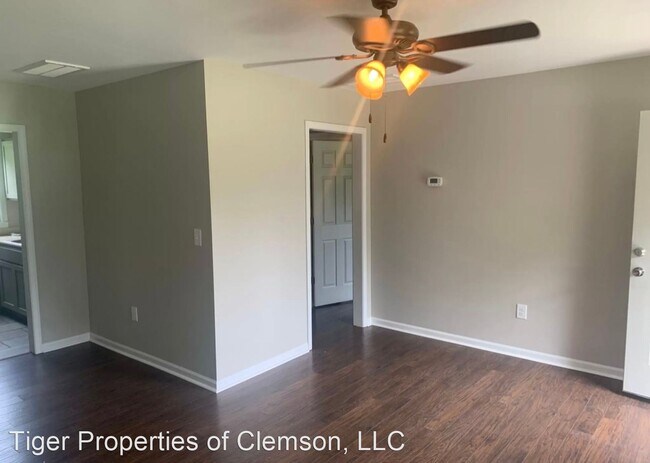 Building Photo - 2 br, 1 bath House - 304 S Elm St