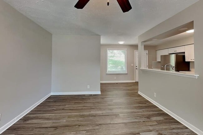 Building Photo - 690 Frankfort Dr