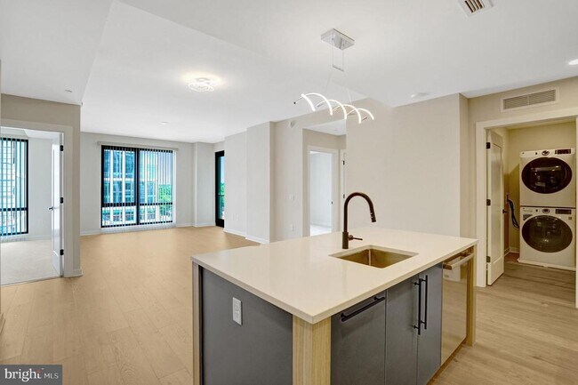 Foto del edificio - 255 W Falls Station Blvd
