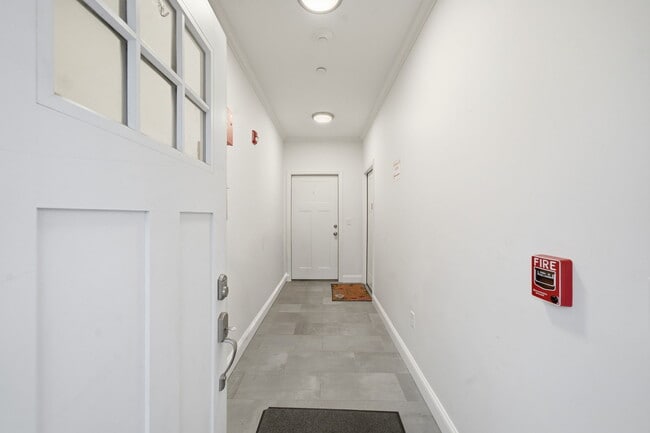 Building Photo - 68 Edson St