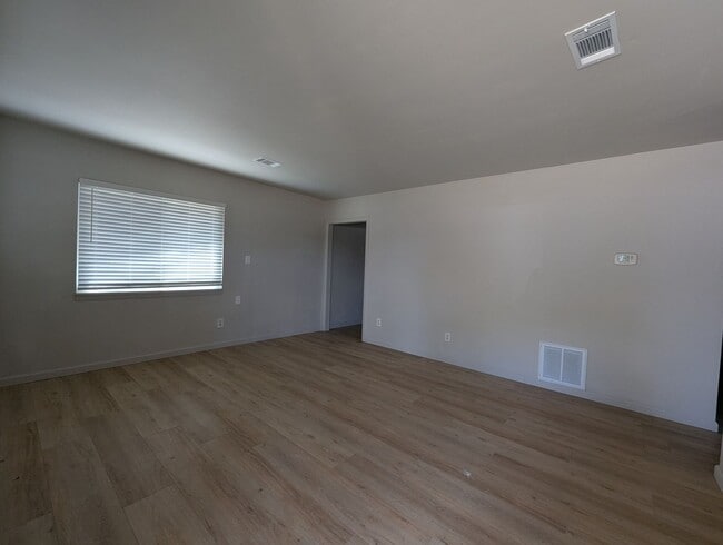 Foto del edificio - 110 Springtree Rd