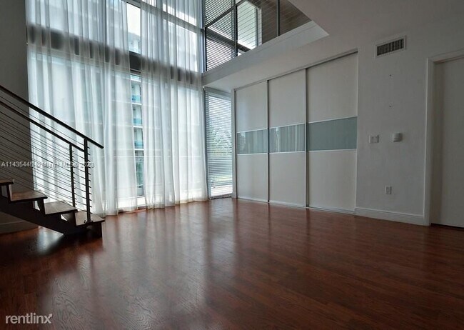 Building Photo - 2 br, 2 bath Condo - 90 SW 3rd St # TH307