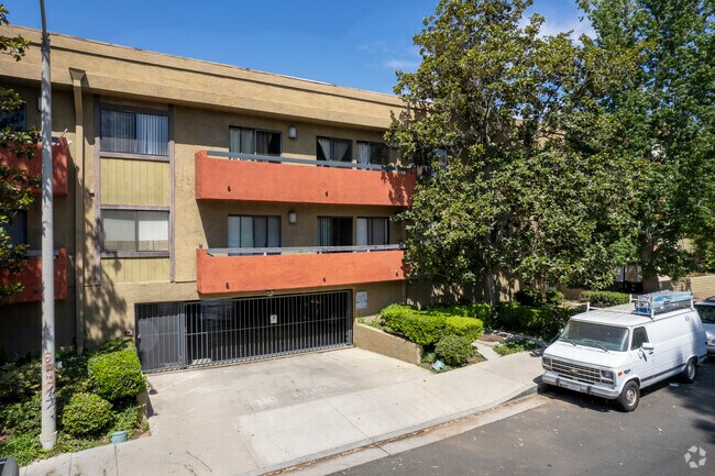 8735 Variel Ave - Variel Apartments
