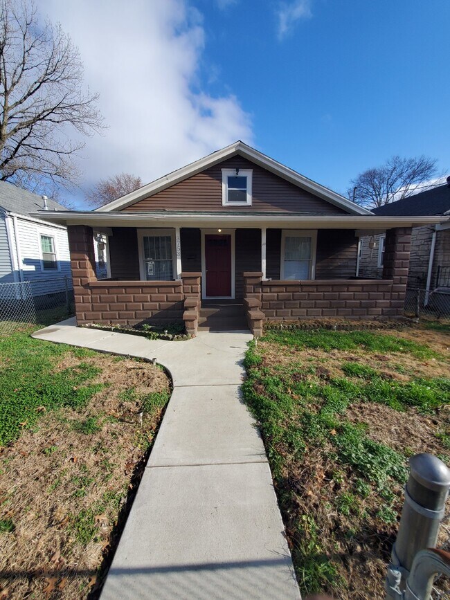 Foto del edificio - 2 Bedroom on Powell Ave