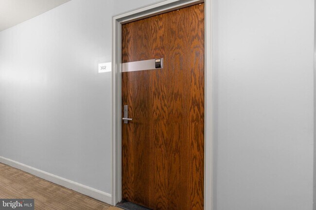 Foto del edificio - 1077 30th St NW