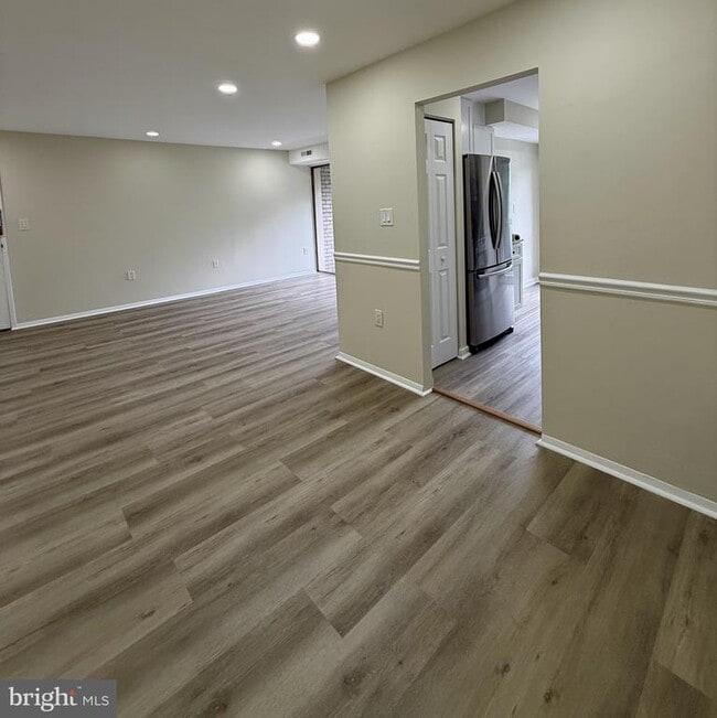Building Photo - 5608 Bloomfield Dr