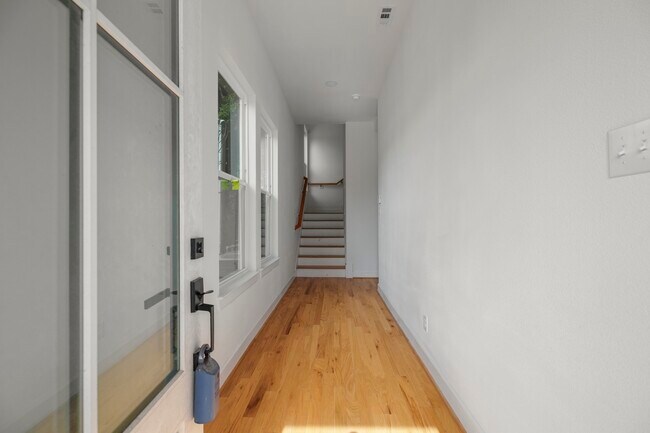 Building Photo - 1234 E 23rd St