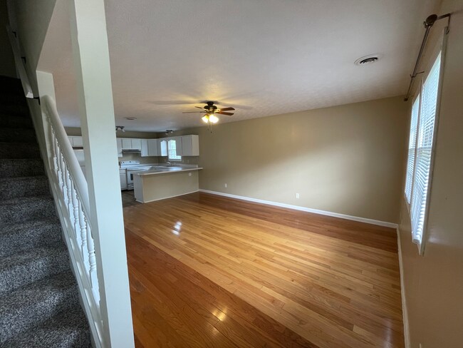 Living room - 1120 Trails End