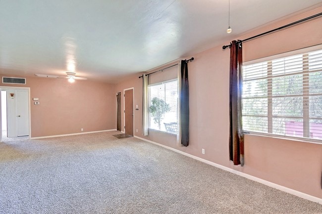 Building Photo - 6804 E 6th St