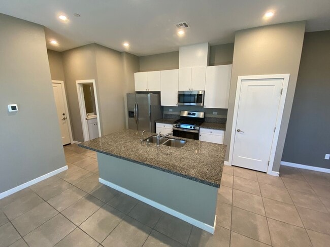 Building Photo - 3192 Timorasso Ave