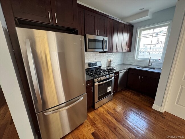 Foto del edificio - 138-14 Brookville Blvd