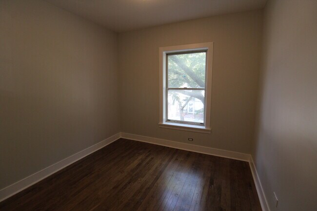 Foto del edificio - 956 N Winchester Ave