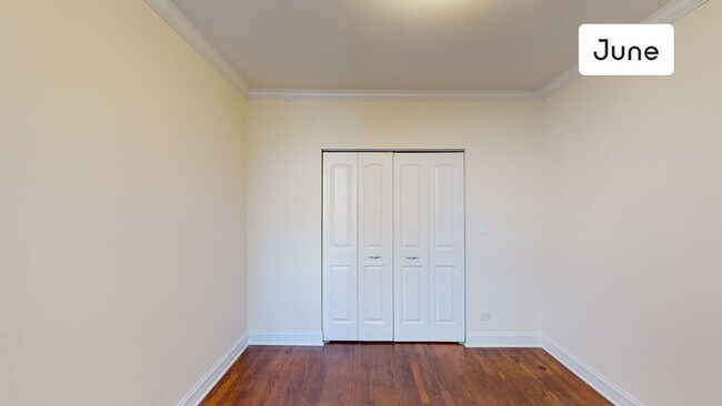 Building Photo - ROOM ONLY in 4-bed/2.0-bath Home