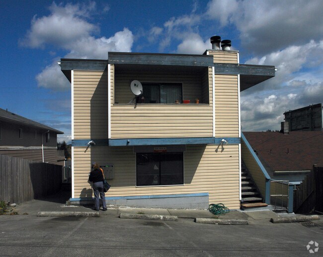 Building Photo - Greenwood Apartments