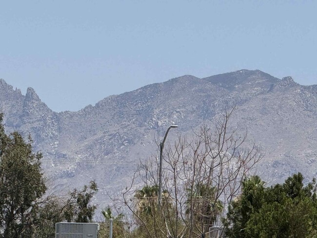 Foto del edificio - 2149 S Winstel Ave