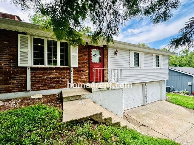 Foto del edificio - Fantastic Parkville area with Updated Kitchen including Granite Counters and Stainless Steel Appl...