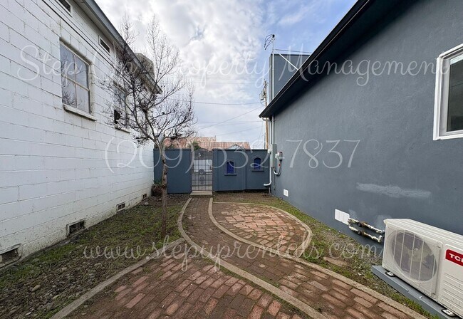 Foto del edificio - 18669 Pine St