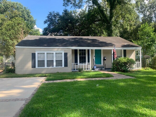 Foto del edificio - PERFECT STARTER HOME IN BROADMOOR