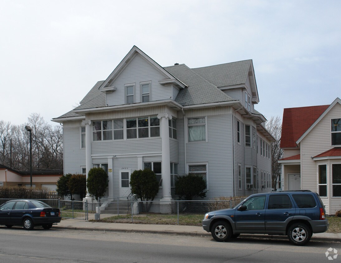 Foto del edificio - 2420 Bloomington Ave