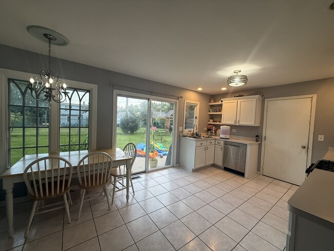 Building Photo - 122 Gall Ln