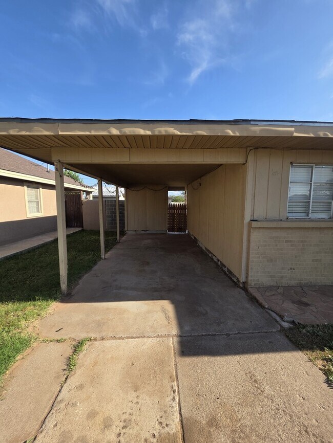 Foto del edificio - 3 bed 1 bath home, move in ready!