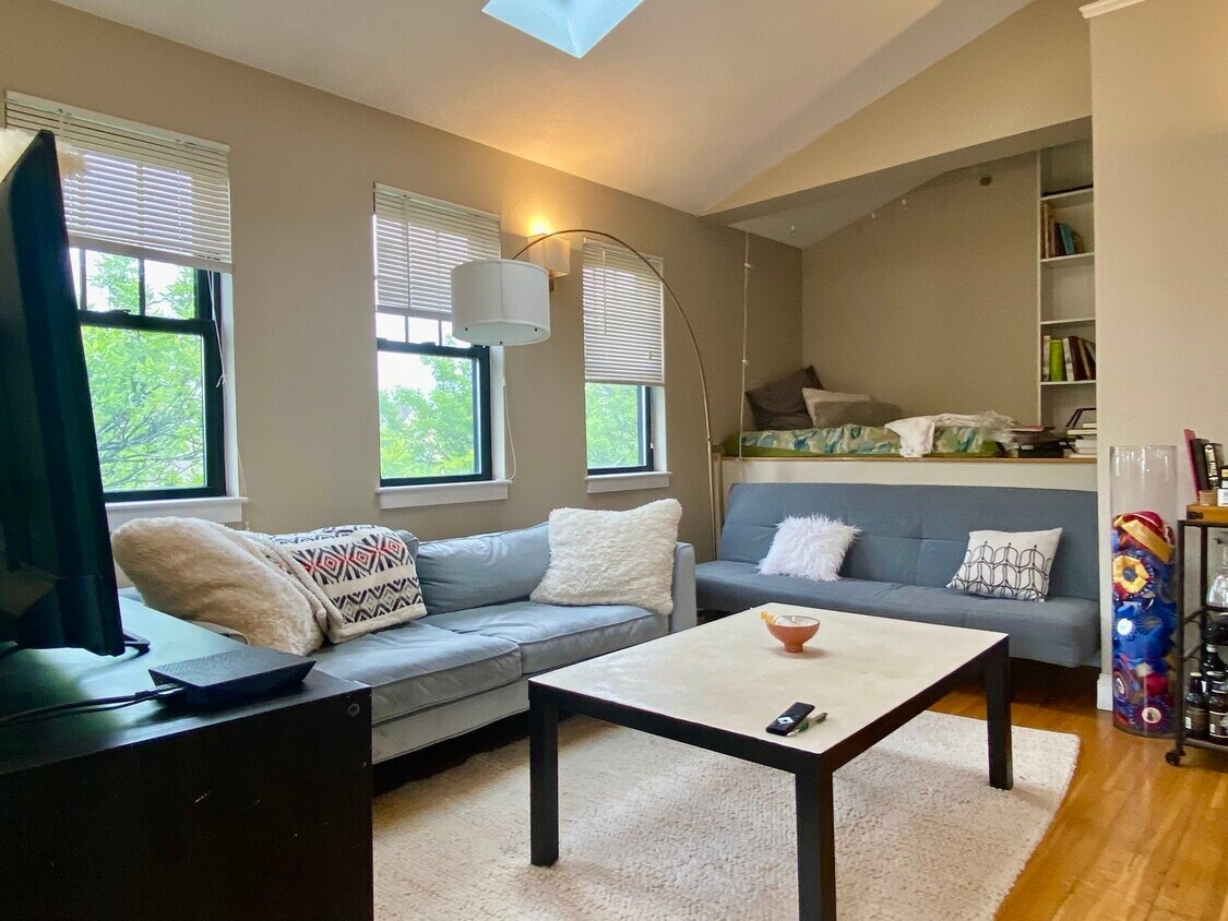 Foto principal - 241 River St