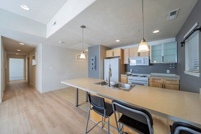 Foto del edificio - Secure + Trendy Salt Lake City Condo at a ...