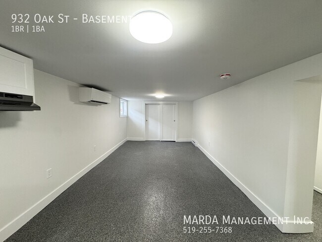 Photo du bâtiment - BRAND NEW RENO 2 BED/ 1 BATH LOWER- WEST END + HYDRO & 30% WATER