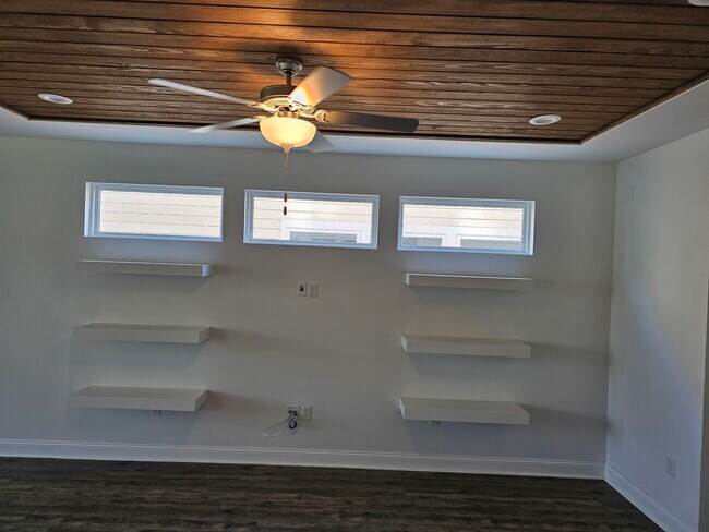 Building Photo - 5642 Fletcher Oaks Dr
