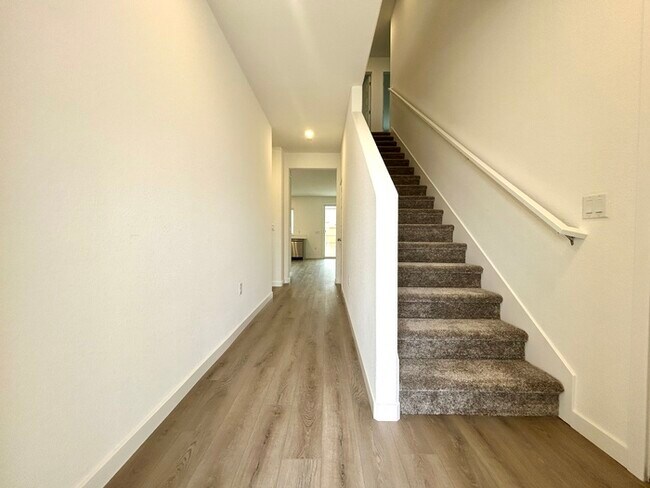 Building Photo - Beautiful New Solar 4 Bedroom Located in R...